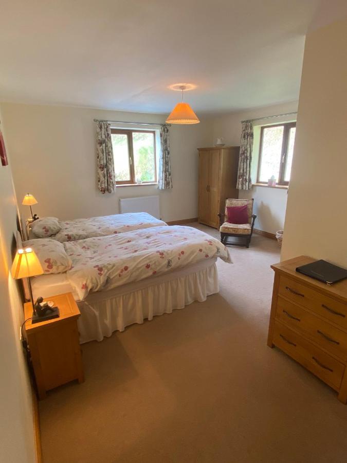 Laurel Bank Bed & Breakfast Abbey-Cwmhir Luaran gambar
